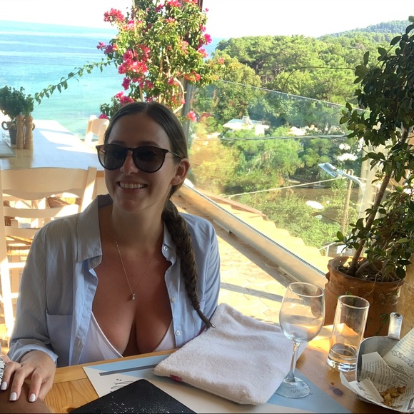 Meet your Posher, Maria - Picture 1 of 1